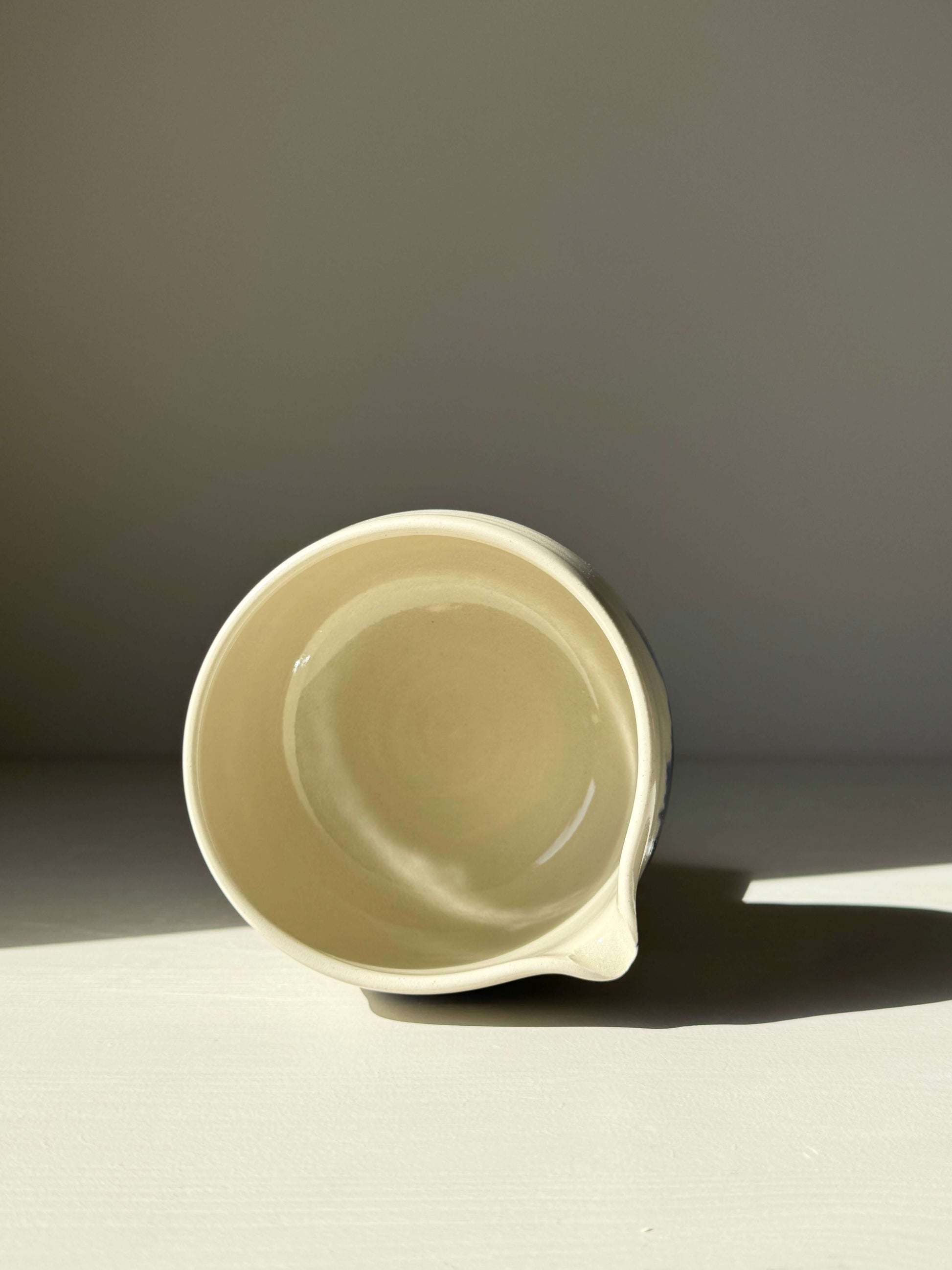 Katakuchi matcha bowl with spout from Gosu Series, featuring dynamic cobalt blue glaze patterns on a traditional Japanese-style design.