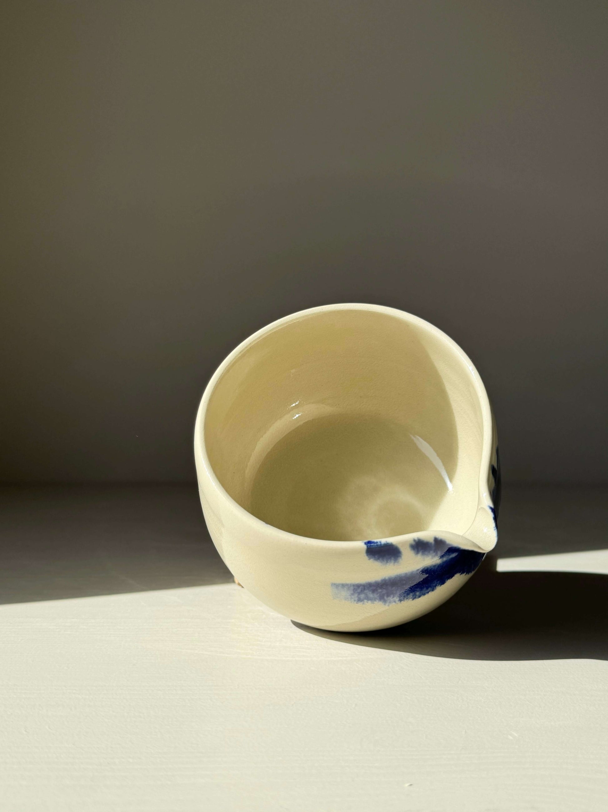 Cobalt blue Katakuchi Matcha Bowl with spout, part of Gosu Series, featuring dynamic glaze patterns on ivory clay surface.