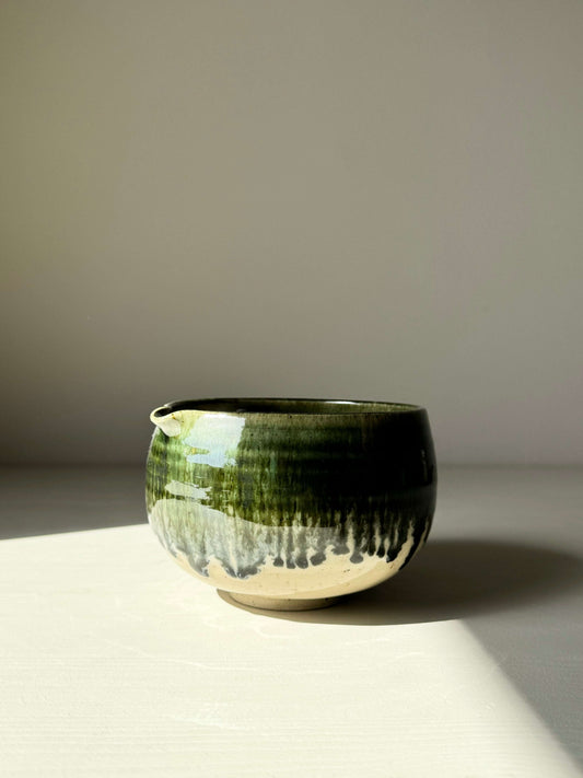 Katakuchi matcha bowl with green rim, featuring a rounded shape and spout, perfect for whisking and pouring matcha tea.