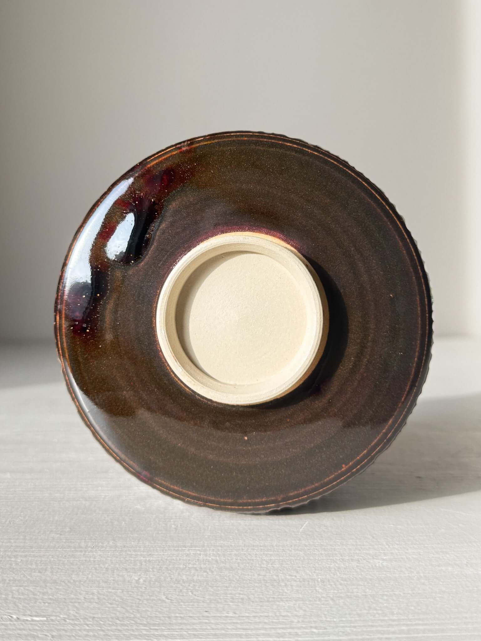 Bottom view of Matcha Bowl Spout – Kinsei #01 showcasing hand-carved design and glossy glaze finish.