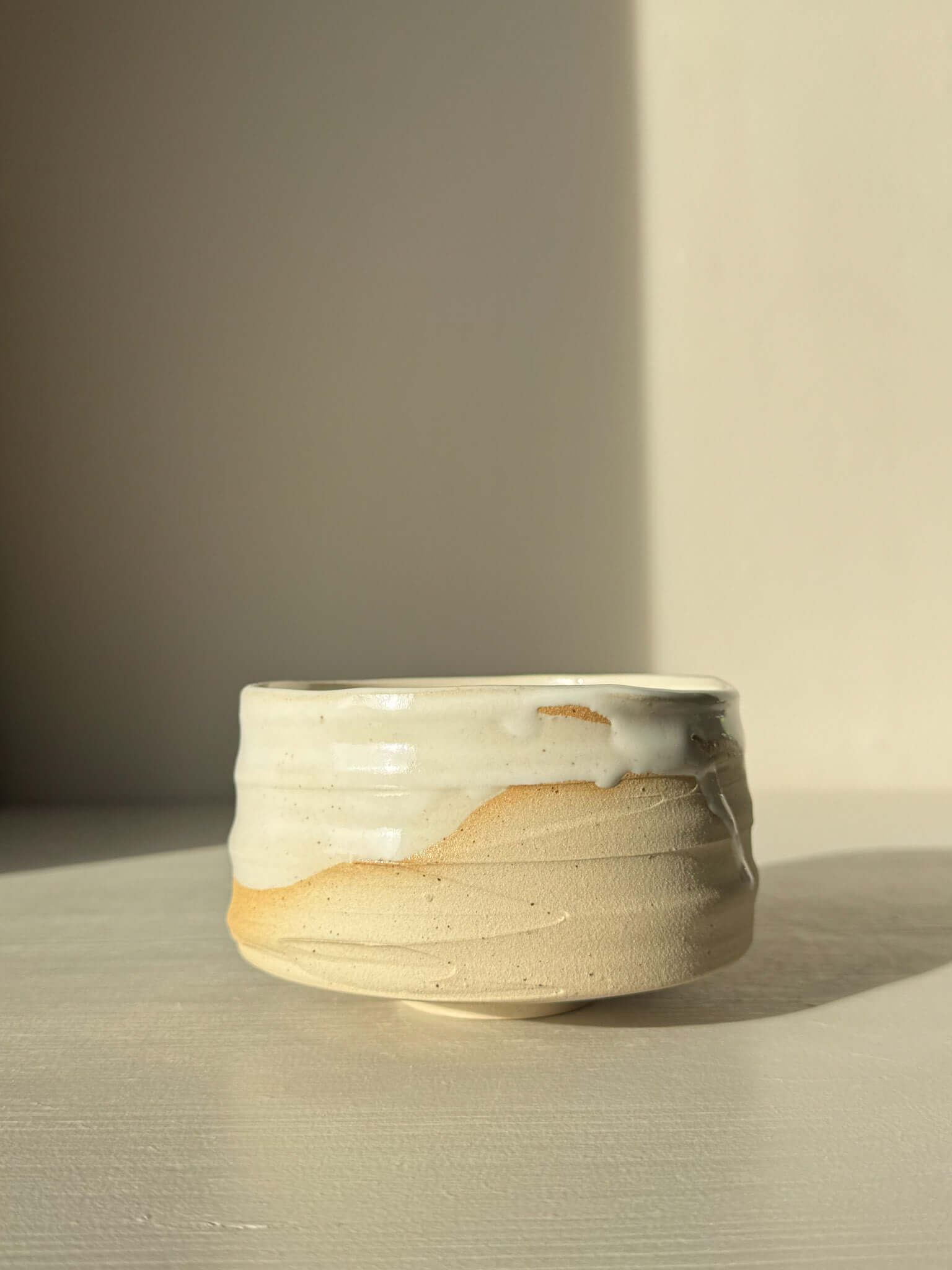 Matcha Bowl – Glossy White #05 with speckled stoneware clay and glossy white glaze on a neutral background.