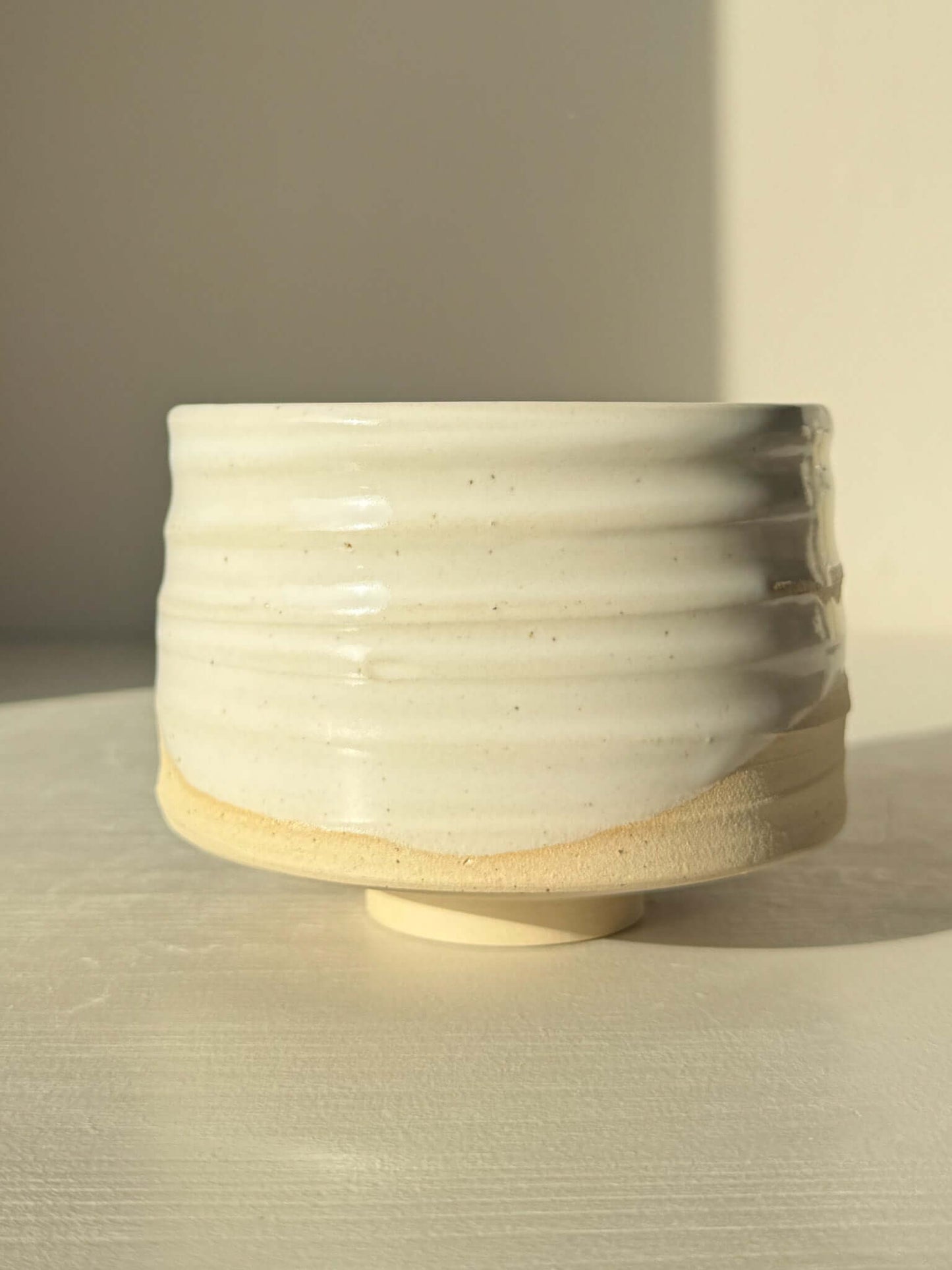 Matcha Bowl – Glossy White #04 with speckled stoneware and flowing white glaze