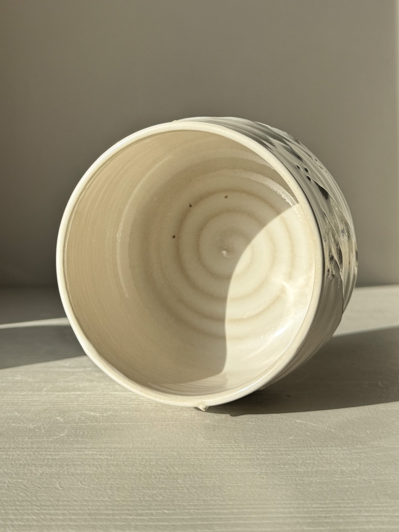 Matcha Bowl – Yuki Branches #02 displayed with ivory glaze and delicate slip lines for unique design.