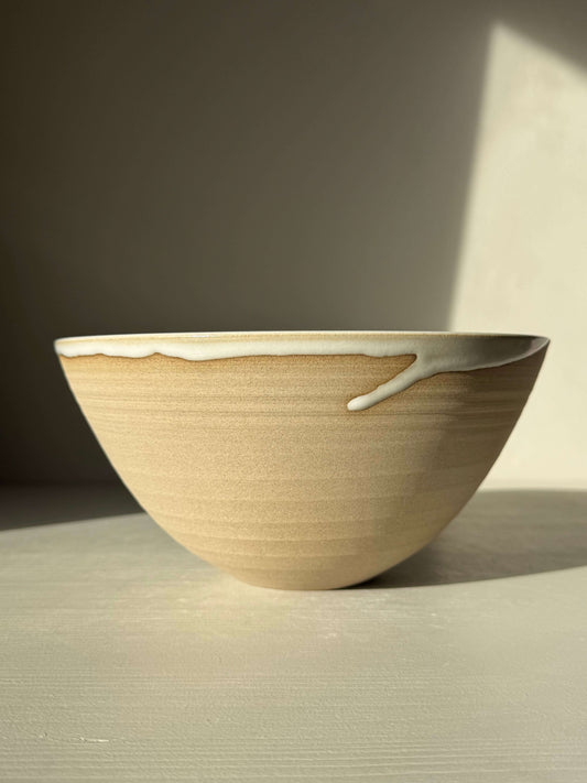Medium Bowl - Yuki #02, handmade ceramic with glossy white glaze inside and raw toffee clay exterior, perfect for table centerpiece.