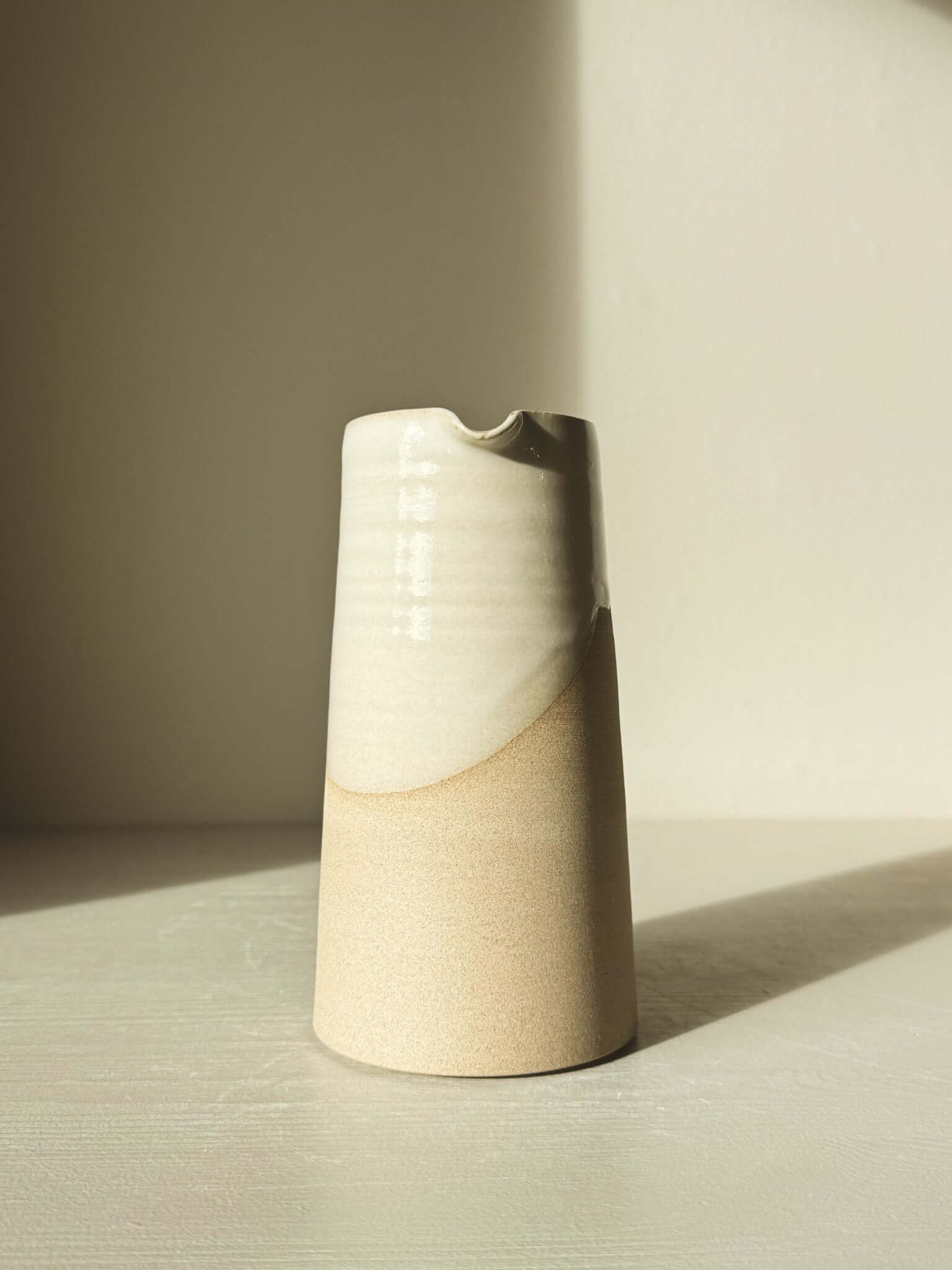 Medium Vase/Jug – Yuki #02 with glossy white glaze and toffee-colored raw clay base, elegant sculptural design.