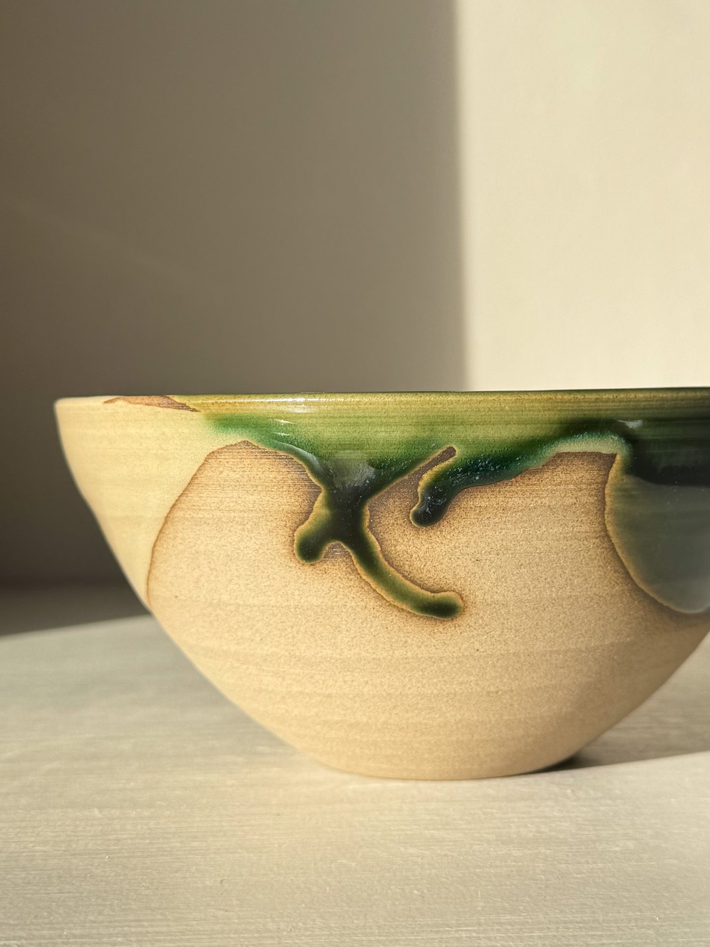 Soup Bowl – Mori Series in toffee-colored stoneware with green accents, ideal for daily use, perfect for soups, rice, or snacks.