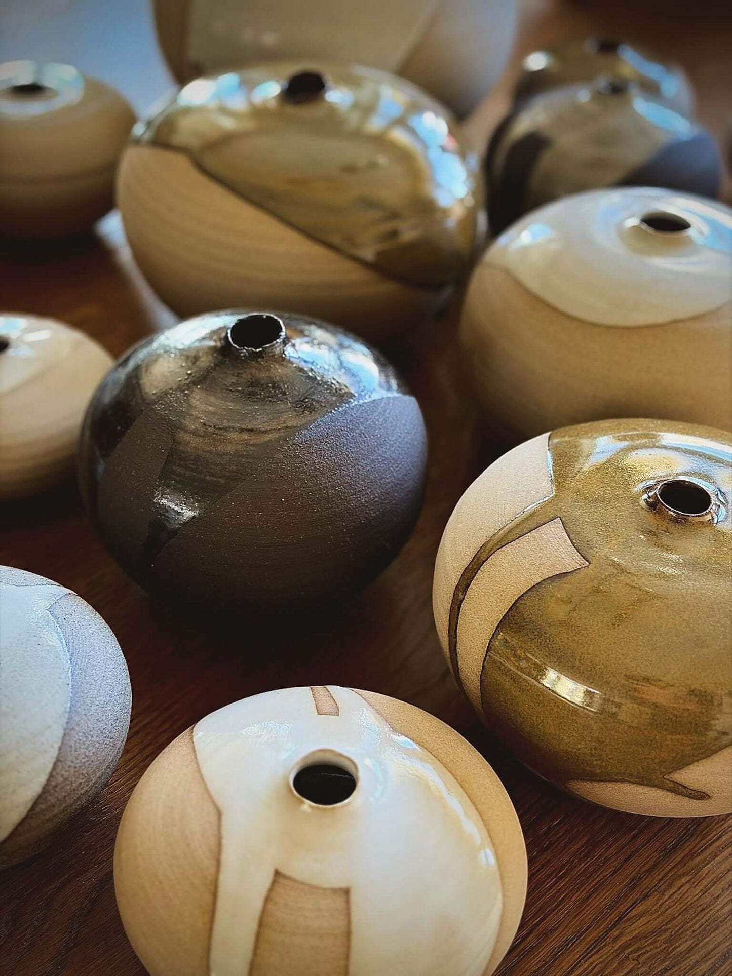 Orb Vase – Yuki Black #01 collection of unique round vases showcasing varied clay and glaze patterns.