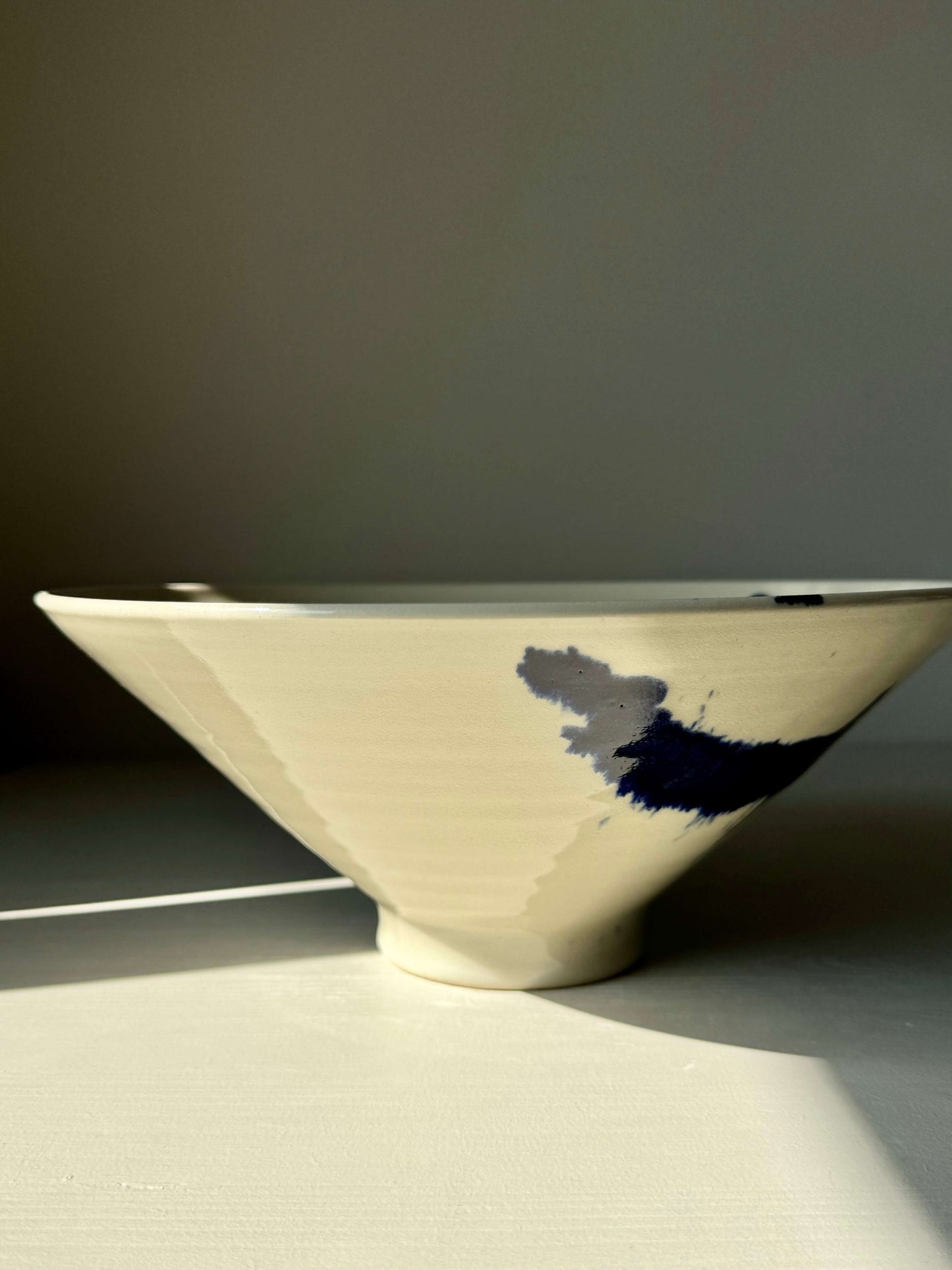 Gosu Series #02 serving bowl with elevated foot, inspired by Japanese design, featuring a clean and elegant open shape.