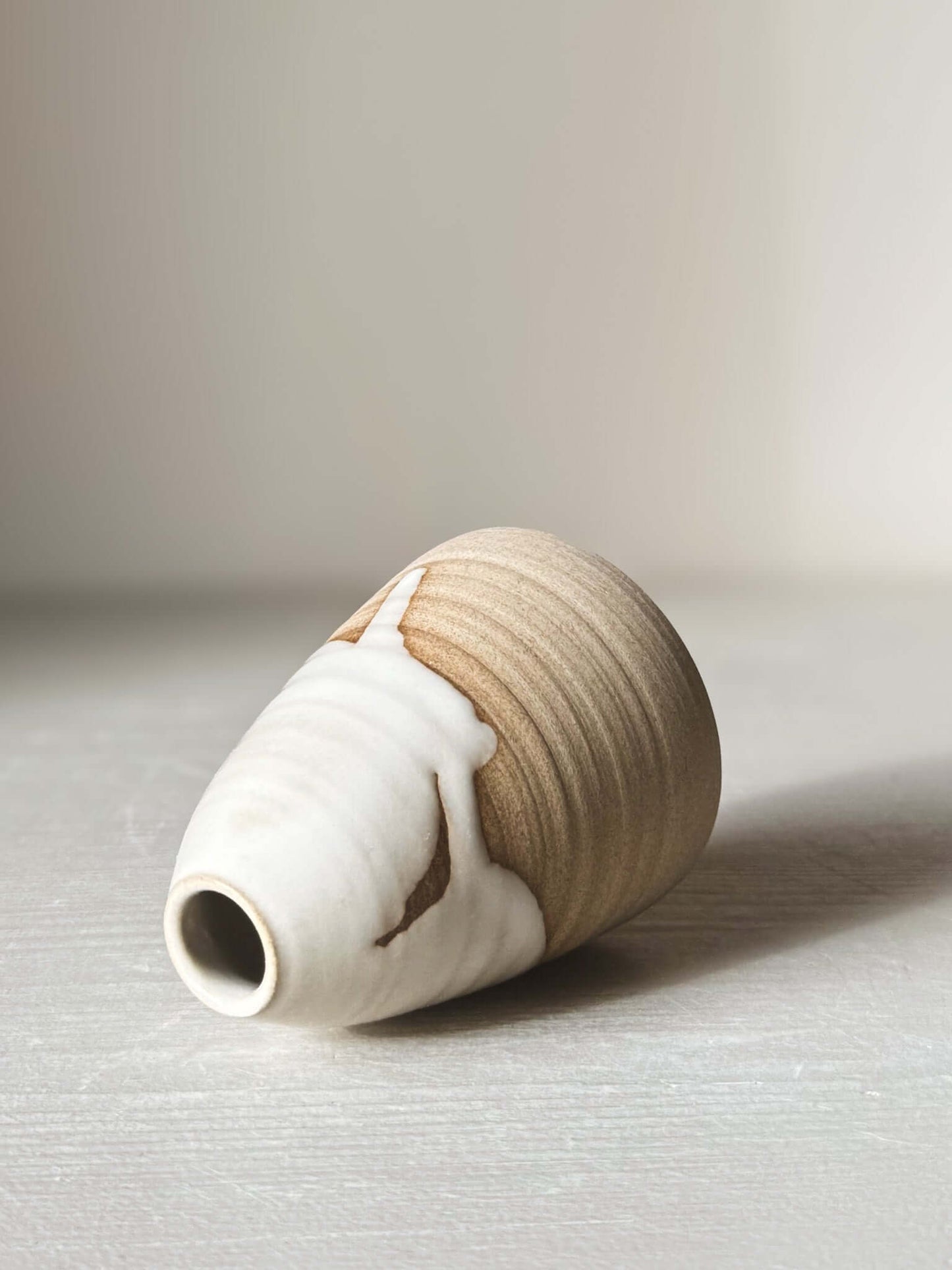 Small Vase – Yuki #01, featuring soft curves and white glaze over warm clay, 8.5cm tall, adds elegance with its calm presence.