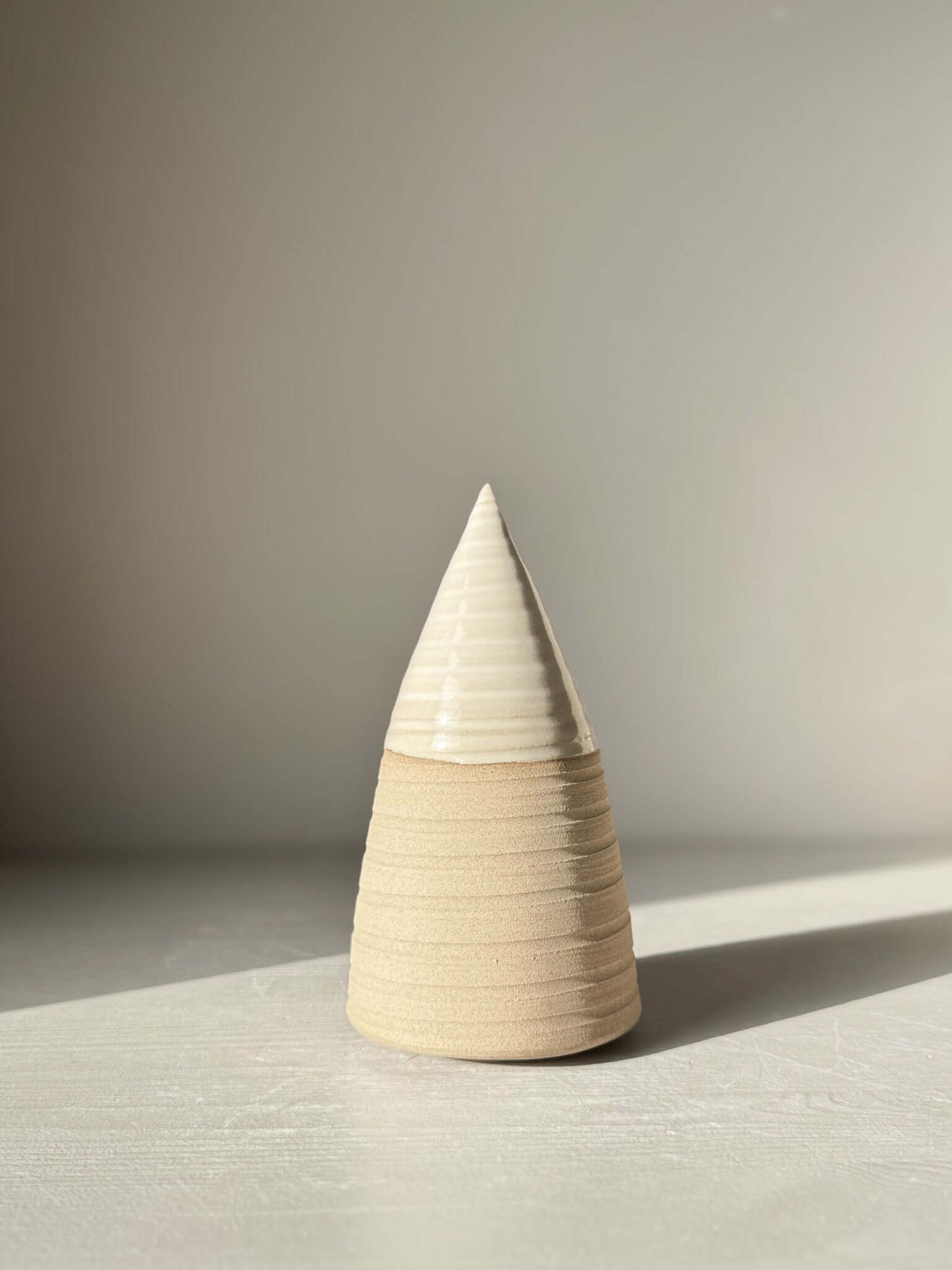 Textured Ceramic Tree – Yuki #01, handmade ceramic with glossy white glaze over warm clay and visible ridges from the Yuki Series.