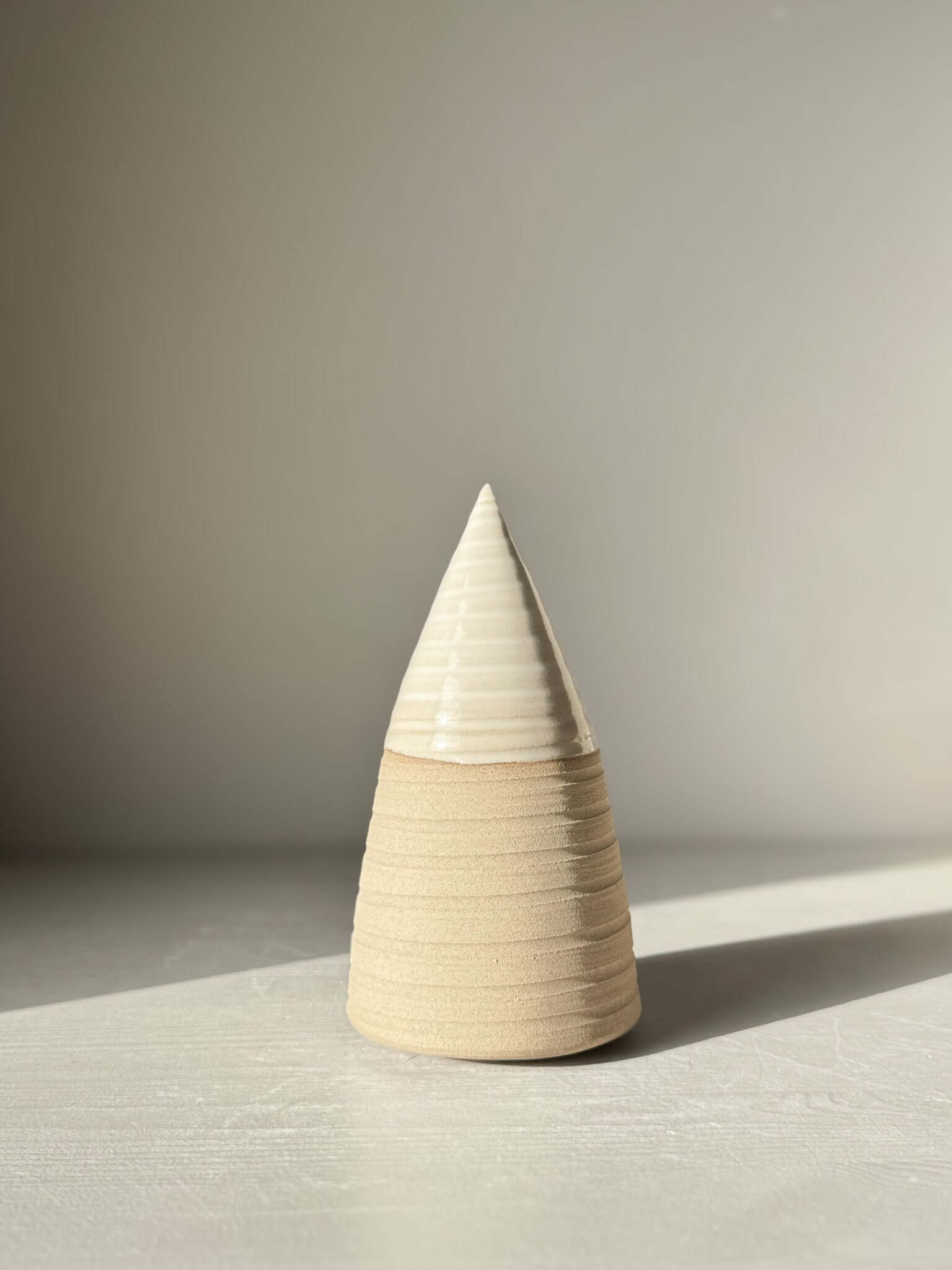 Textured Ceramic Tree – Yuki #01, handmade ceramic with glossy white glaze over warm clay and visible ridges from the Yuki Series.