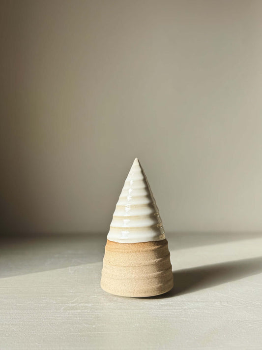 Textured Ceramic Tree – Yuki #02 with glossy white glaze and soft texture, showcasing elegant design with visible ridges.