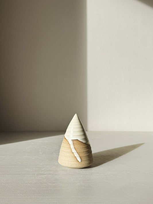 Textured Ceramic Tree – Yuki #04 with glossy white glaze, showcasing minimal and elegant design in warm clay.