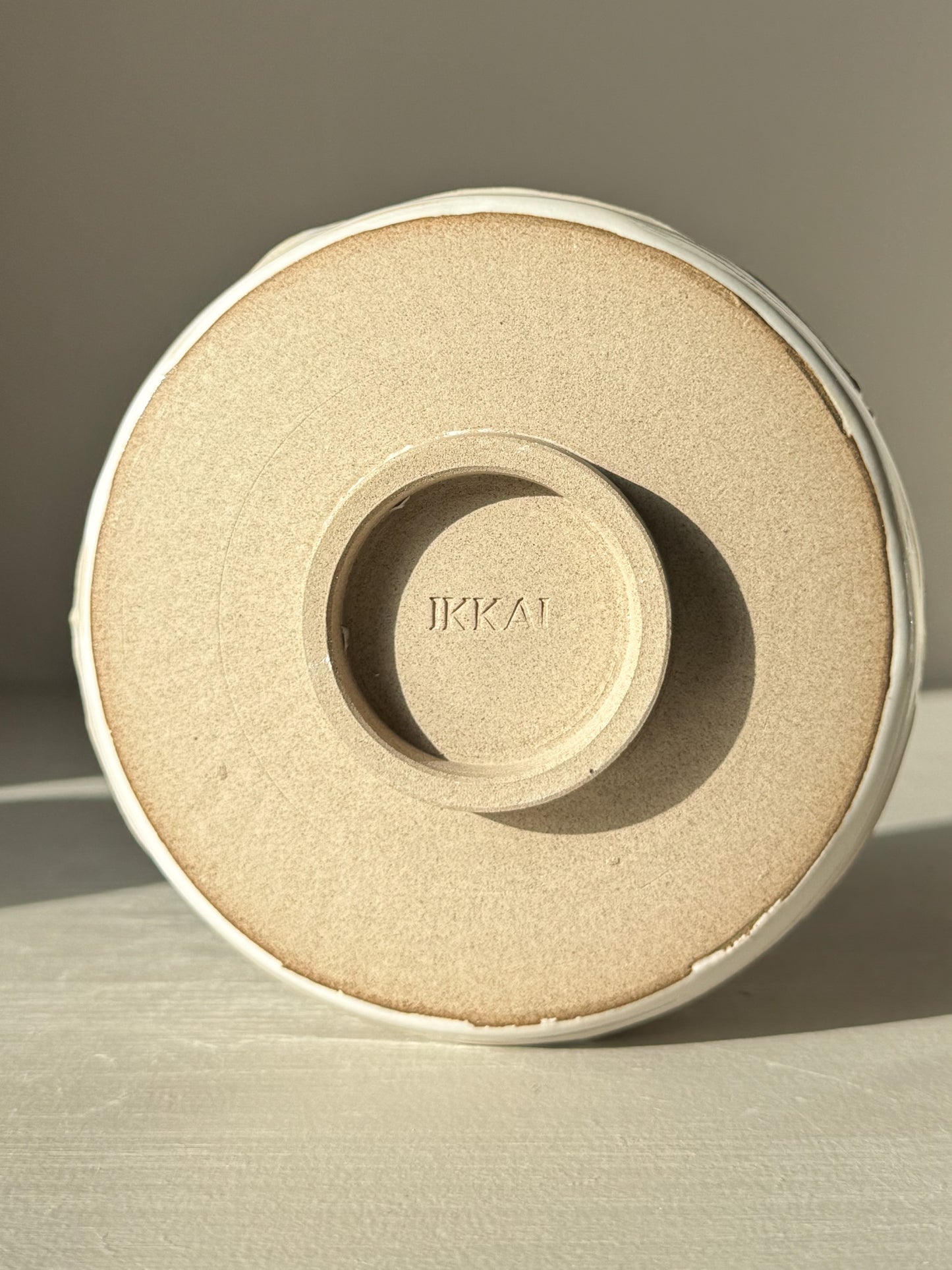 Bottom view of Matcha Bowl – Yuki Branches #01, showcasing the base with subtle texture and a stamped mark.