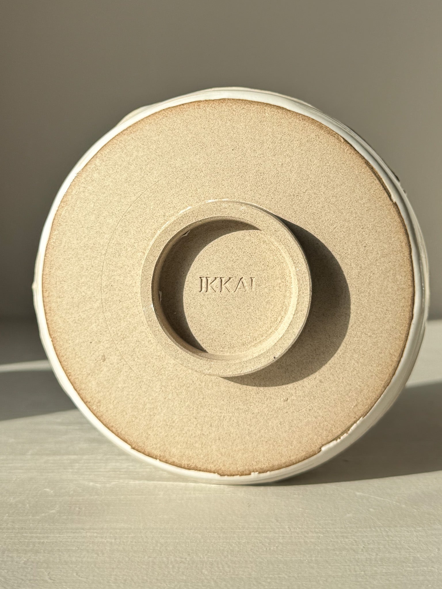 Bottom view of Matcha Bowl – Yuki Branches #01, showcasing the base with subtle texture and a stamped mark.