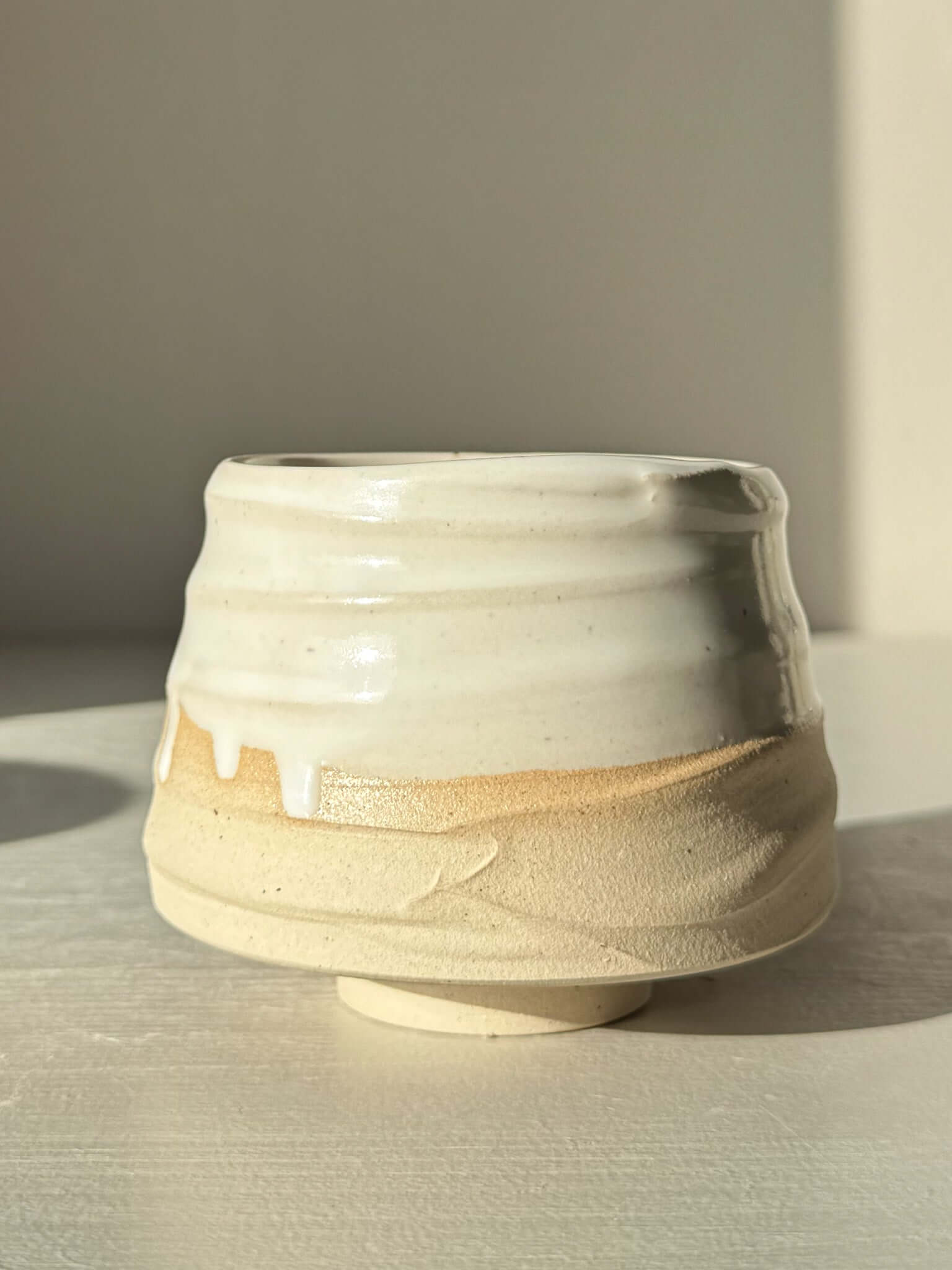 Yunomi Cup – Glossy White #02 with soft curves, flowing glaze, and natural look, perfect for tea or coffee, made in warm stoneware.