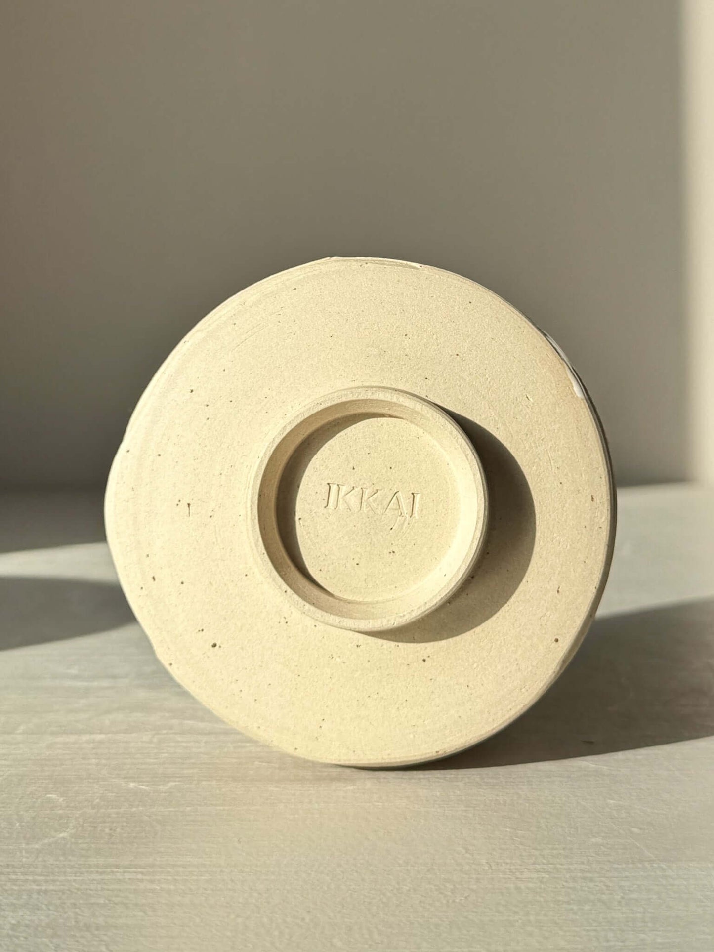 Base view of Yunomi Cup – Glossy White #01 showcasing wheel-thrown stoneware and craftsmanship detail.