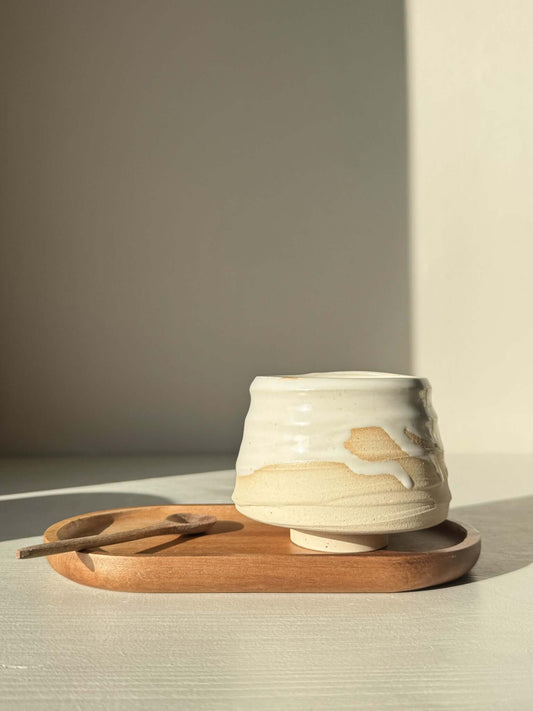 Yunomi Cup – Glossy White #02 on wooden tray, showcasing soft curves and glossy white glaze, perfect for tea or coffee.