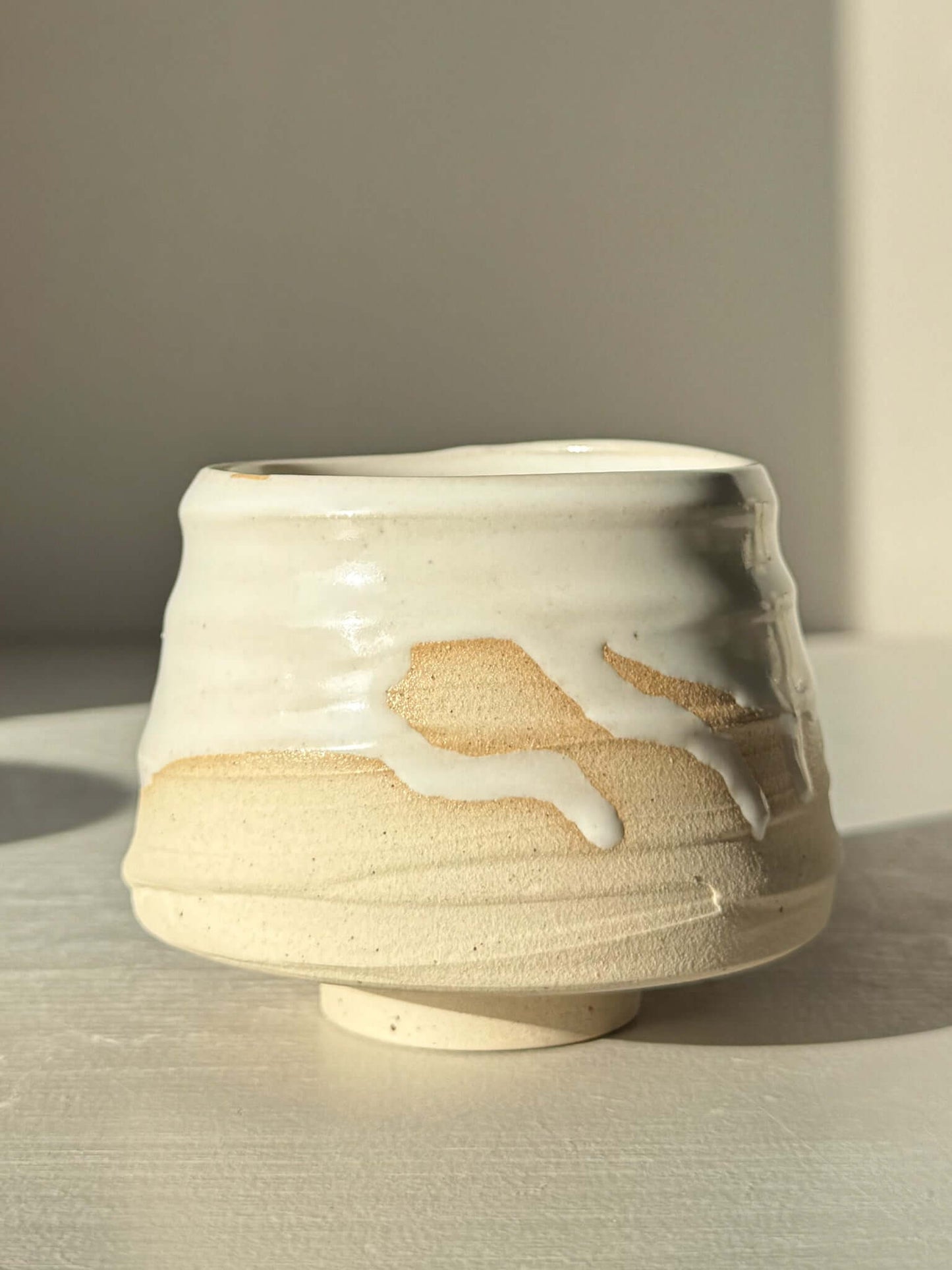 Yunomi Cup – Glossy White #02 featuring soft curves and flowing white glaze, ideal for tea or coffee.