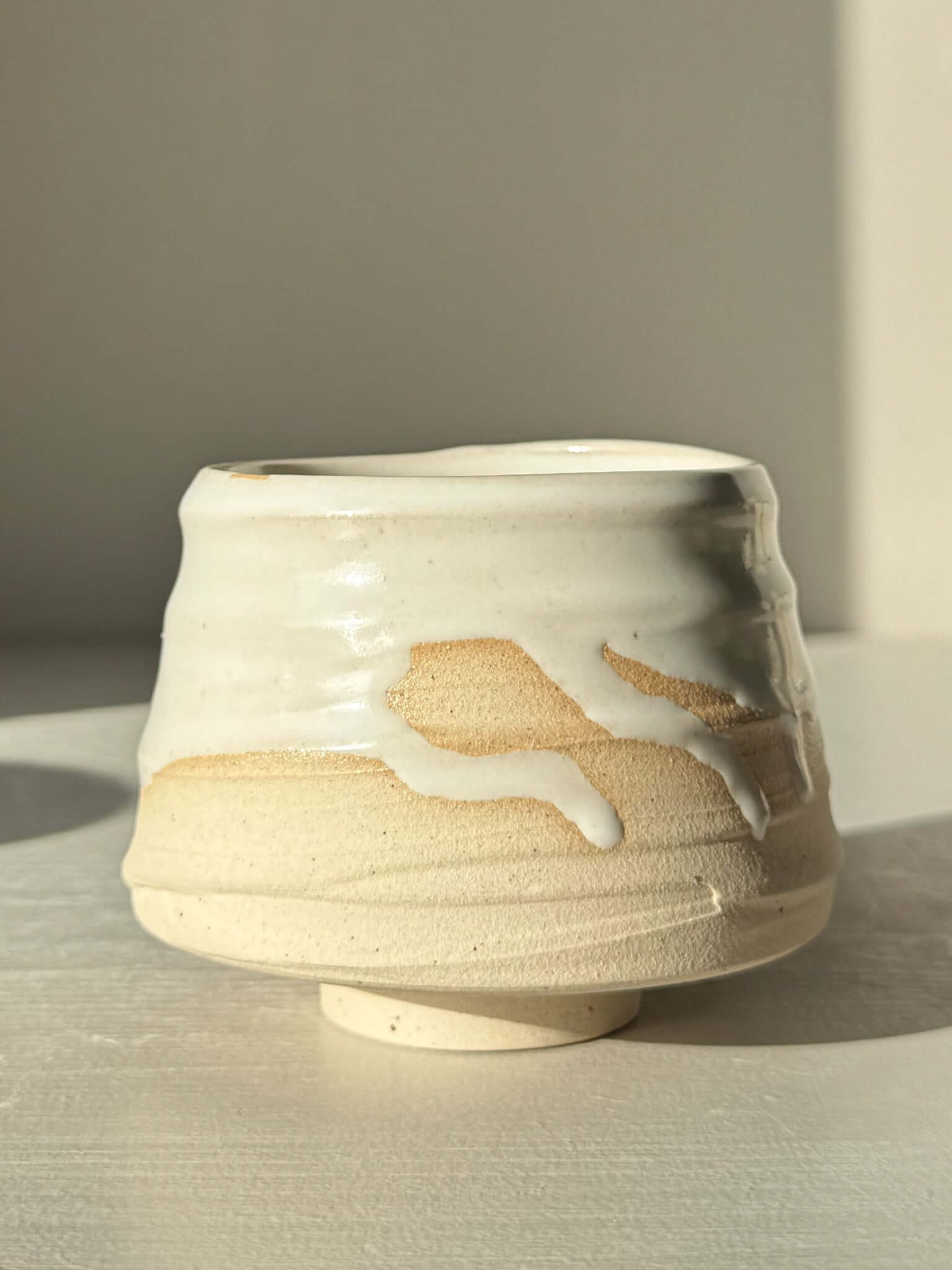 Yunomi Cup – Glossy White #02 featuring soft curves and flowing white glaze, ideal for tea or coffee.