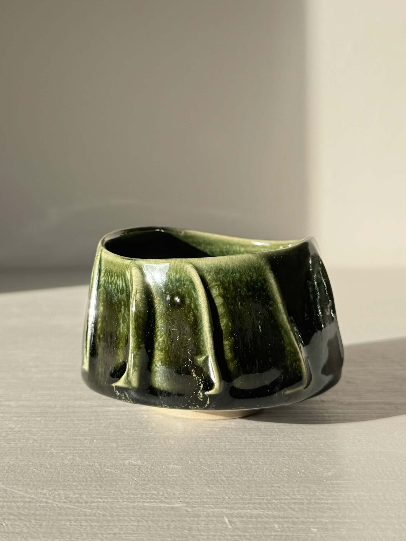 Handcrafted Yunomi Cup - Hinoki #29 with deep green glaze, showcasing flowing slip decoration for unique texture and depth.