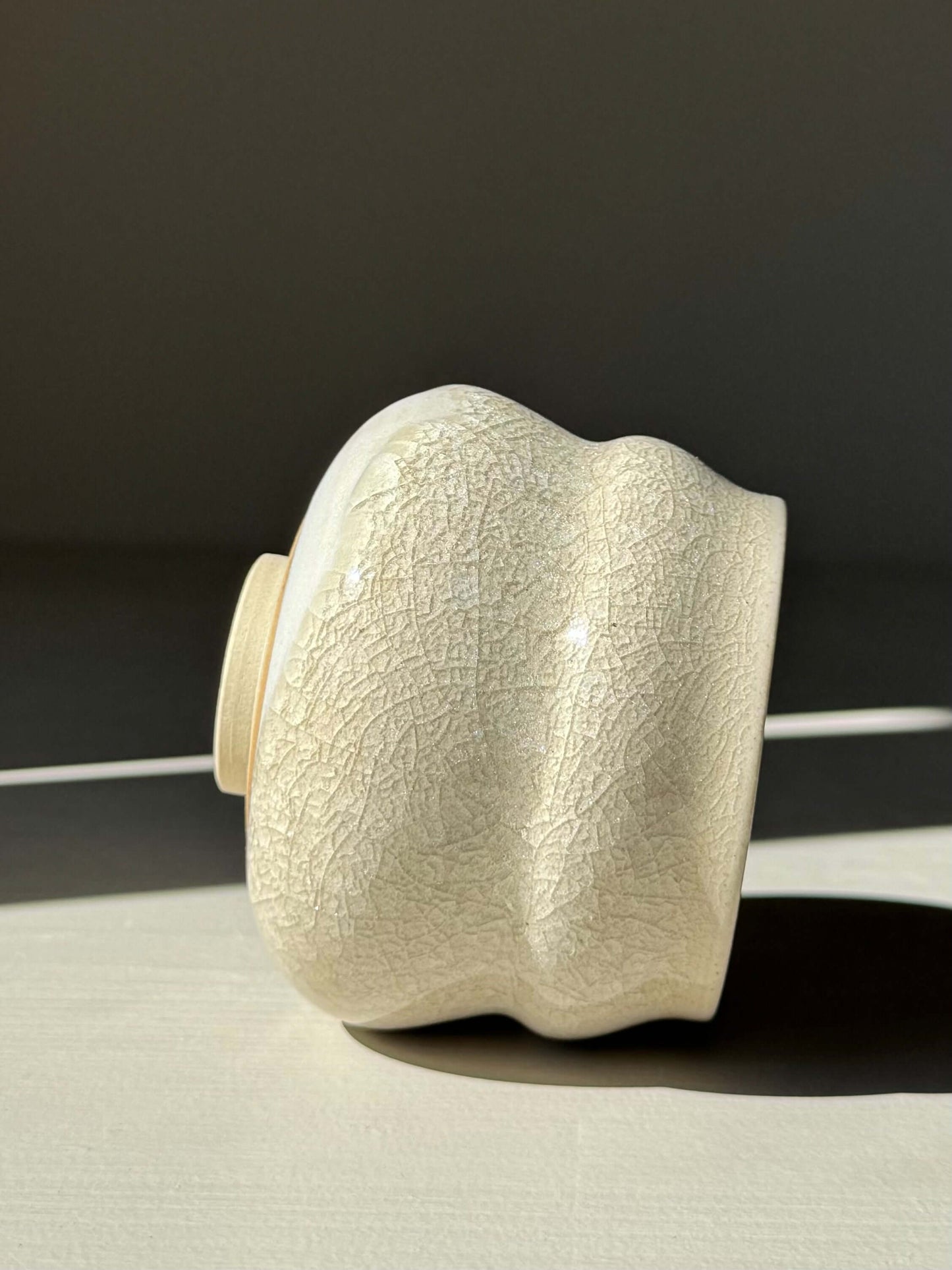 Yunomi Cup - Kannyū Series #01, handmade ceramic cup with transparent crackle glaze showcasing elegant fine lines.
