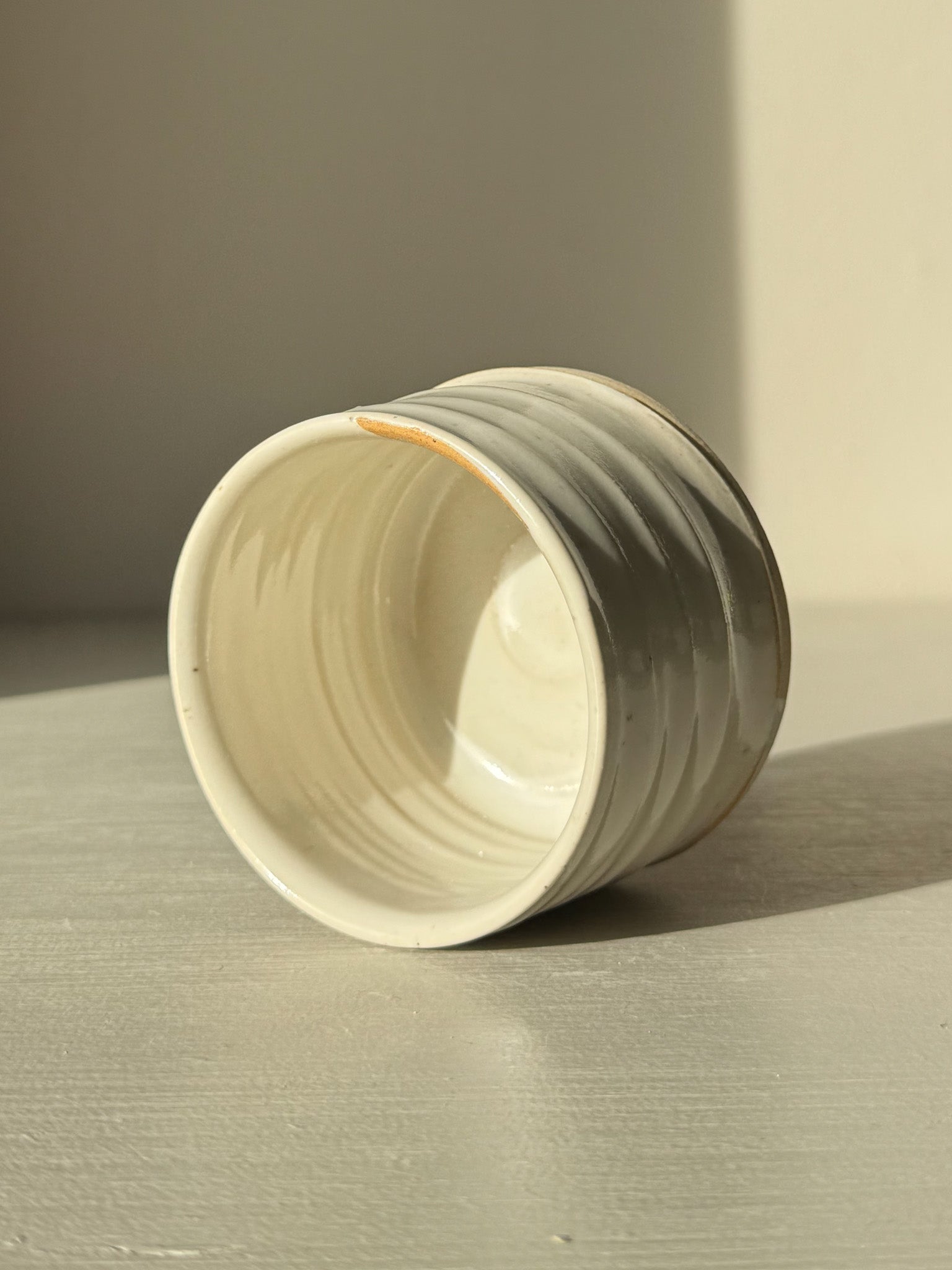 Yunomi Cup – Glossy White #03 featuring soft curves and a flowing white glaze, perfect for tea, coffee, or warm beverages.